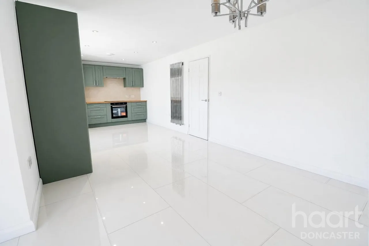 Main Street, Old Cantley, DN3, photo 9