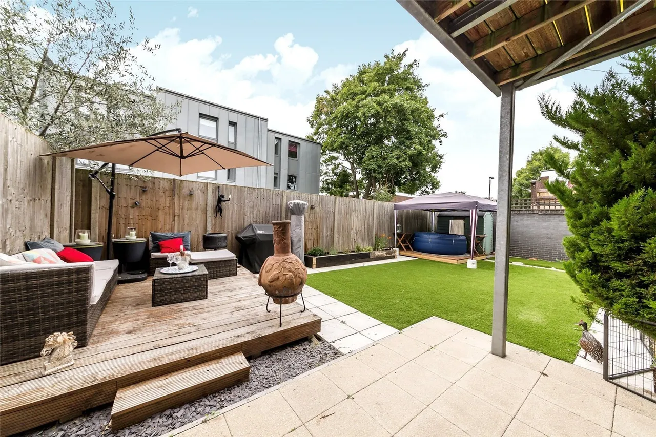 2 bed flat to rent, Wharncliffe Mews, London, SW4