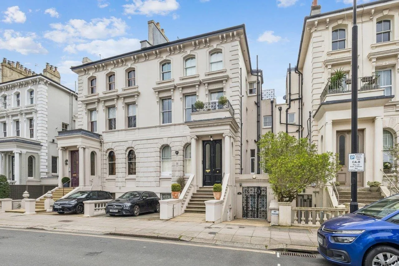 3 bed property for sale — Buckland Crescent, Belsize Park, London, NW3 5DJ