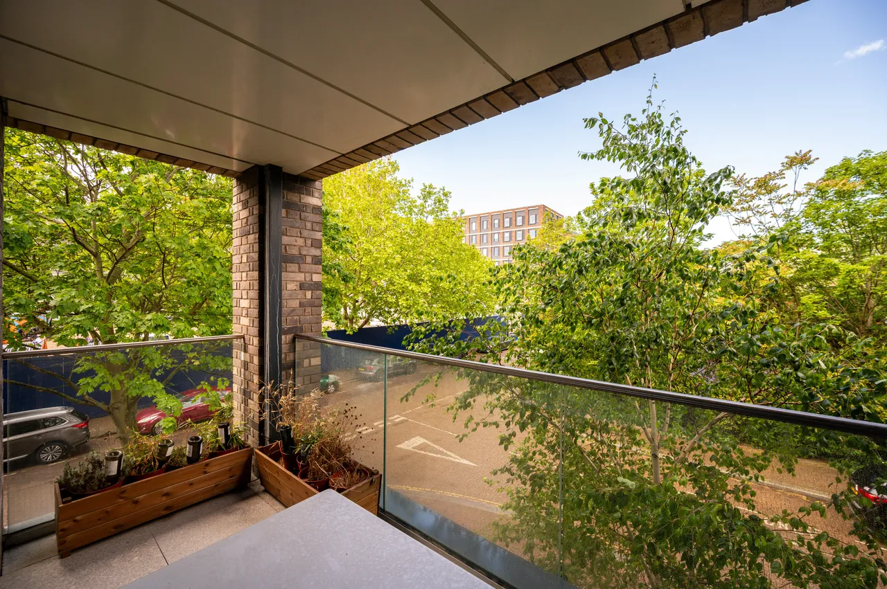 Apartment 3, Claremont House, 28 Quebec Way, London, photo 2