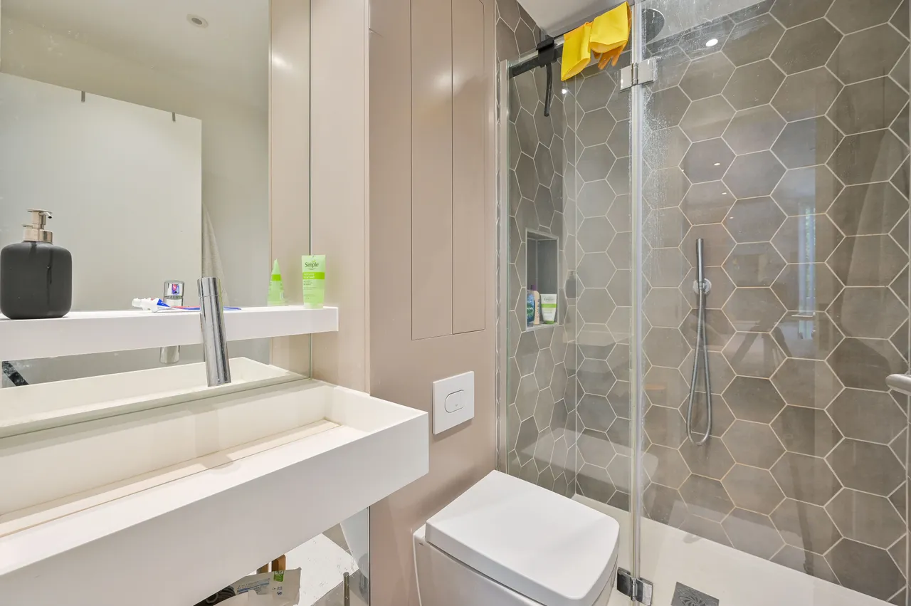 Apartment 3, Claremont House, 28 Quebec Way, London, photo 9