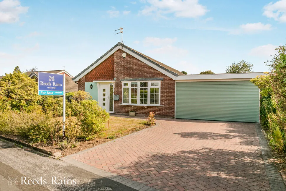 3 bed house for sale — Peterborough Close, Macclesfield, Cheshire, SK10