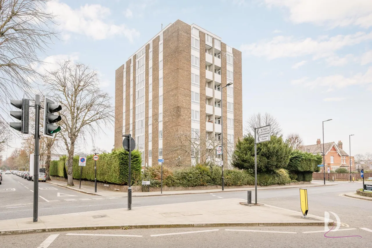 2 bed flat for sale — Mount Park Road, London, W5 2RX