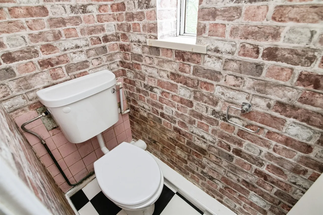 Denbigh Drive, West Bromwich, B71, photo 10