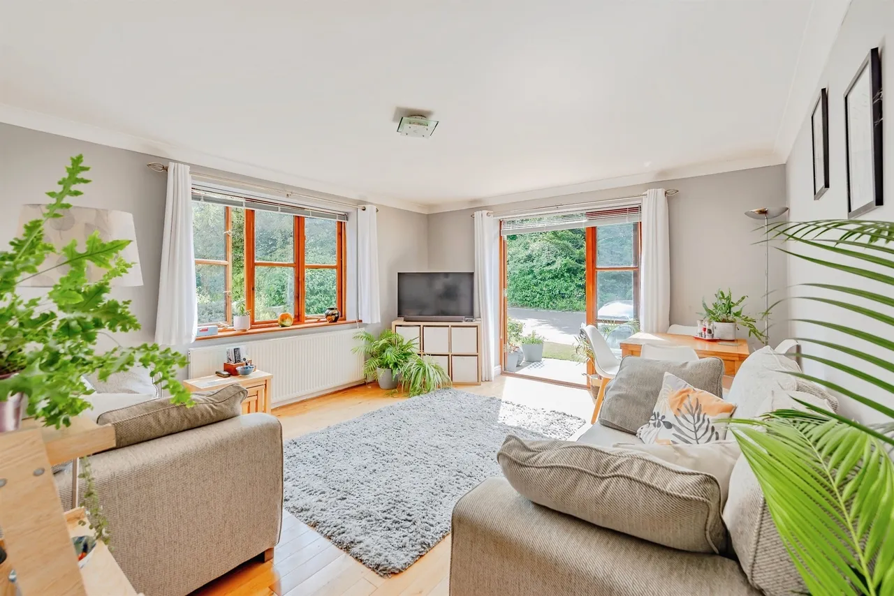 2 bed flat for sale — Wonham Place, Godstone