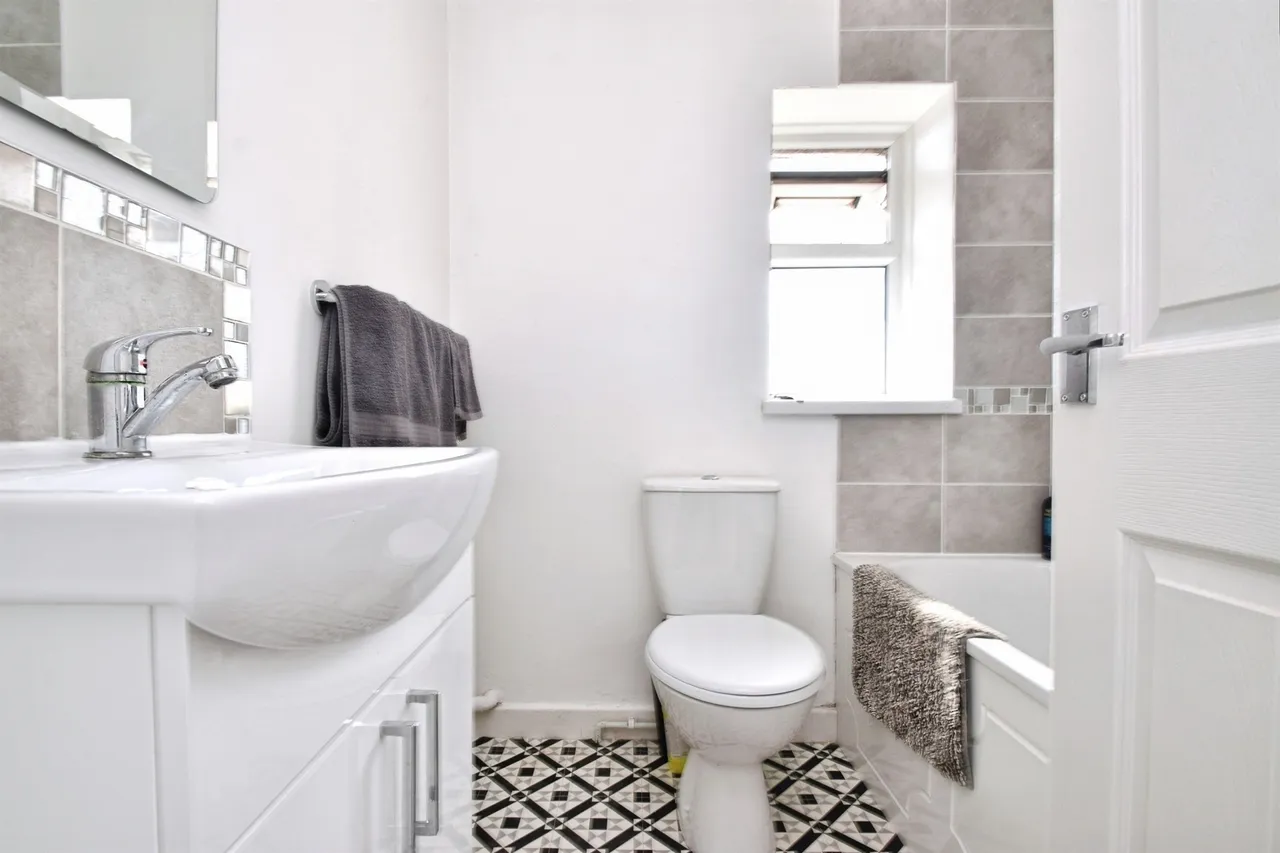 Parc Avenue, Swansea, SA6, photo 11