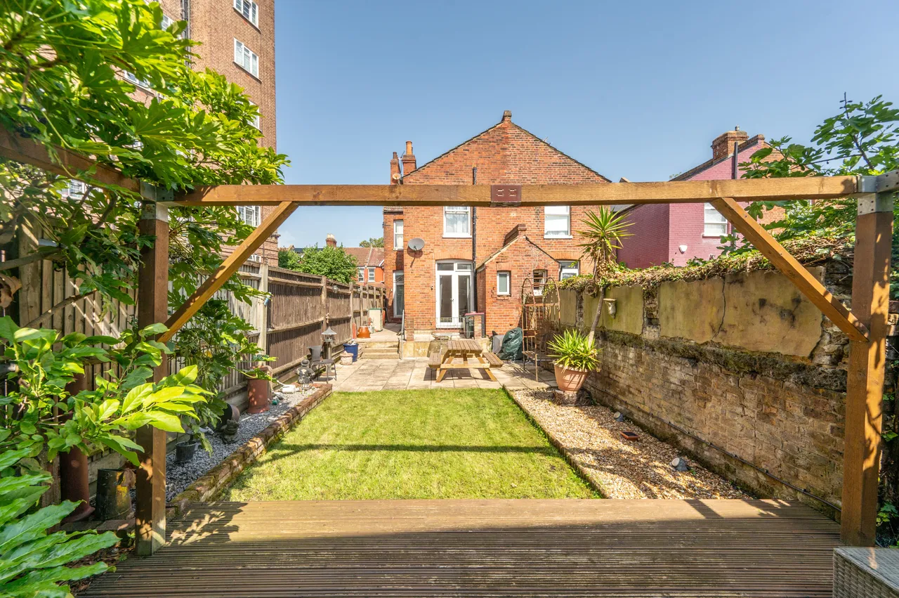 4 bed house for sale — 14 Ashford Road, London