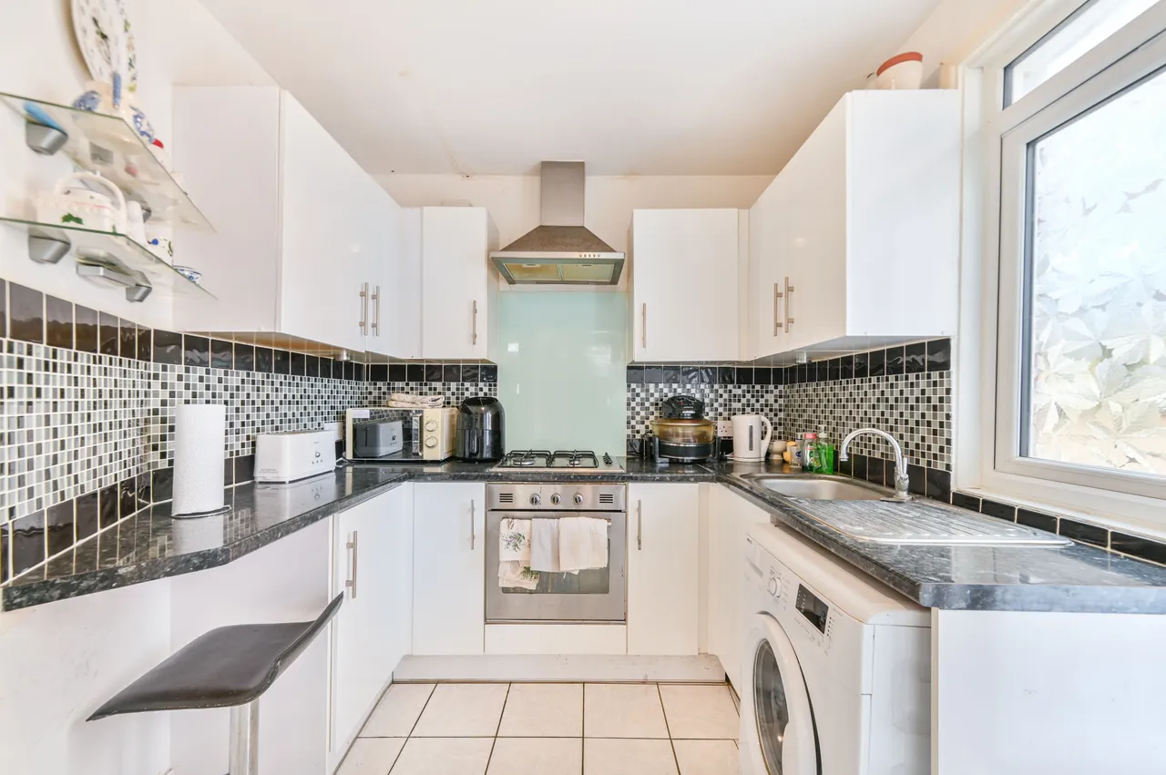 14 Ashford Road, London, photo 4