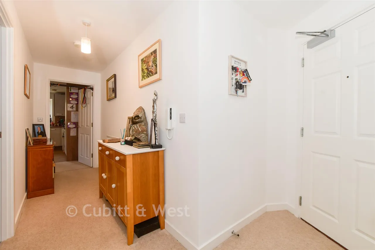 Sycamore Road, Cranleigh, GU6, photo 2