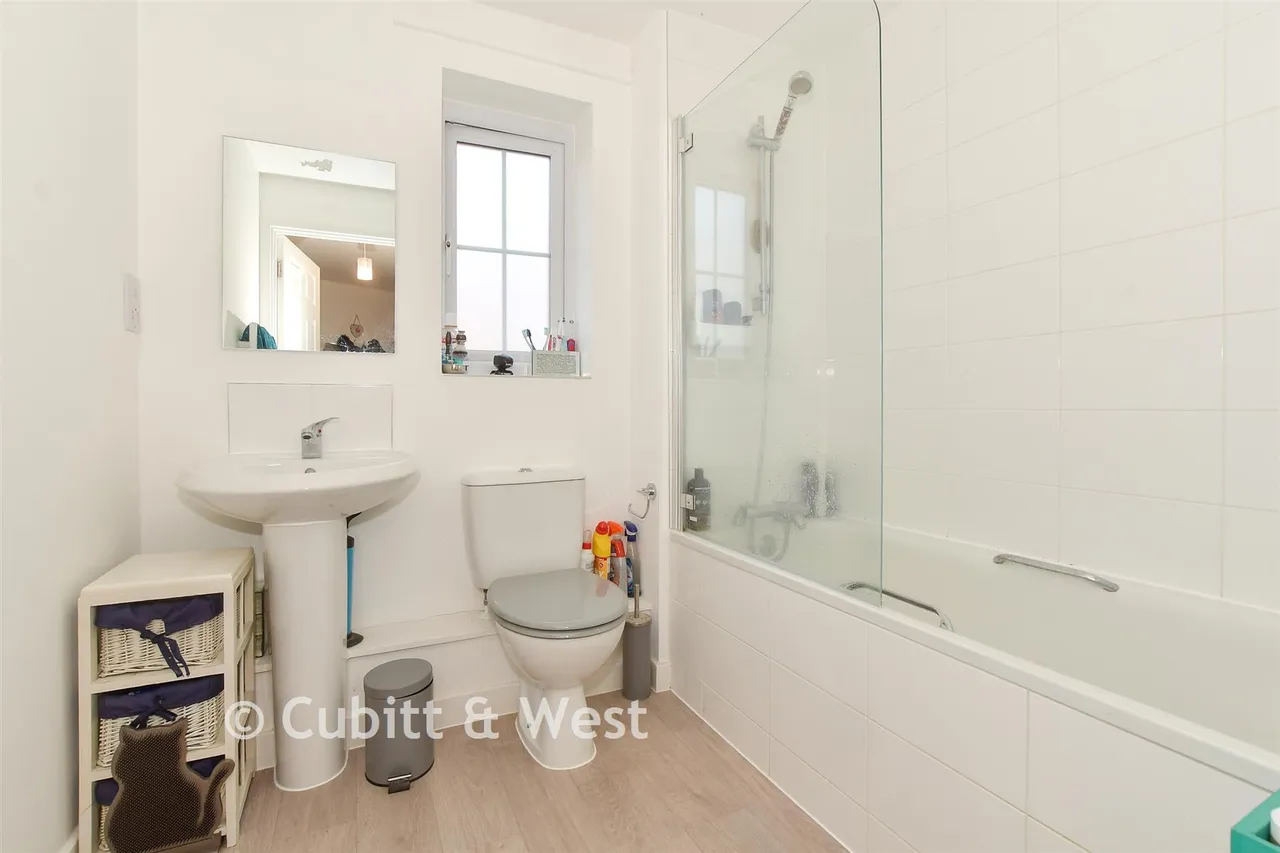 Sycamore Road, Cranleigh, GU6, photo 12