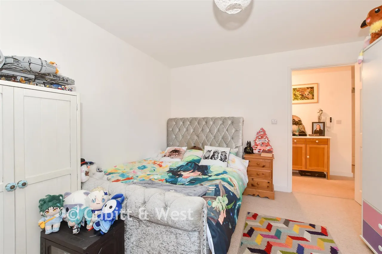 Sycamore Road, Cranleigh, GU6, photo 10