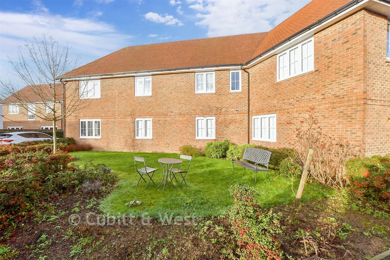 Sycamore Road, Cranleigh, GU6, photo 14