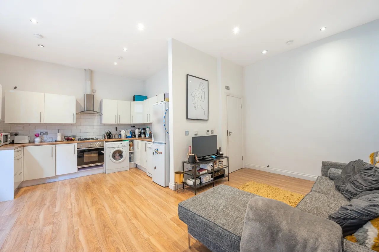 London, NW4, photo 2