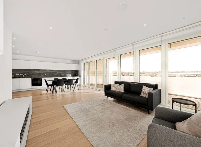 Royal Crest Avenue, Royal Wharf, E16, photo 9