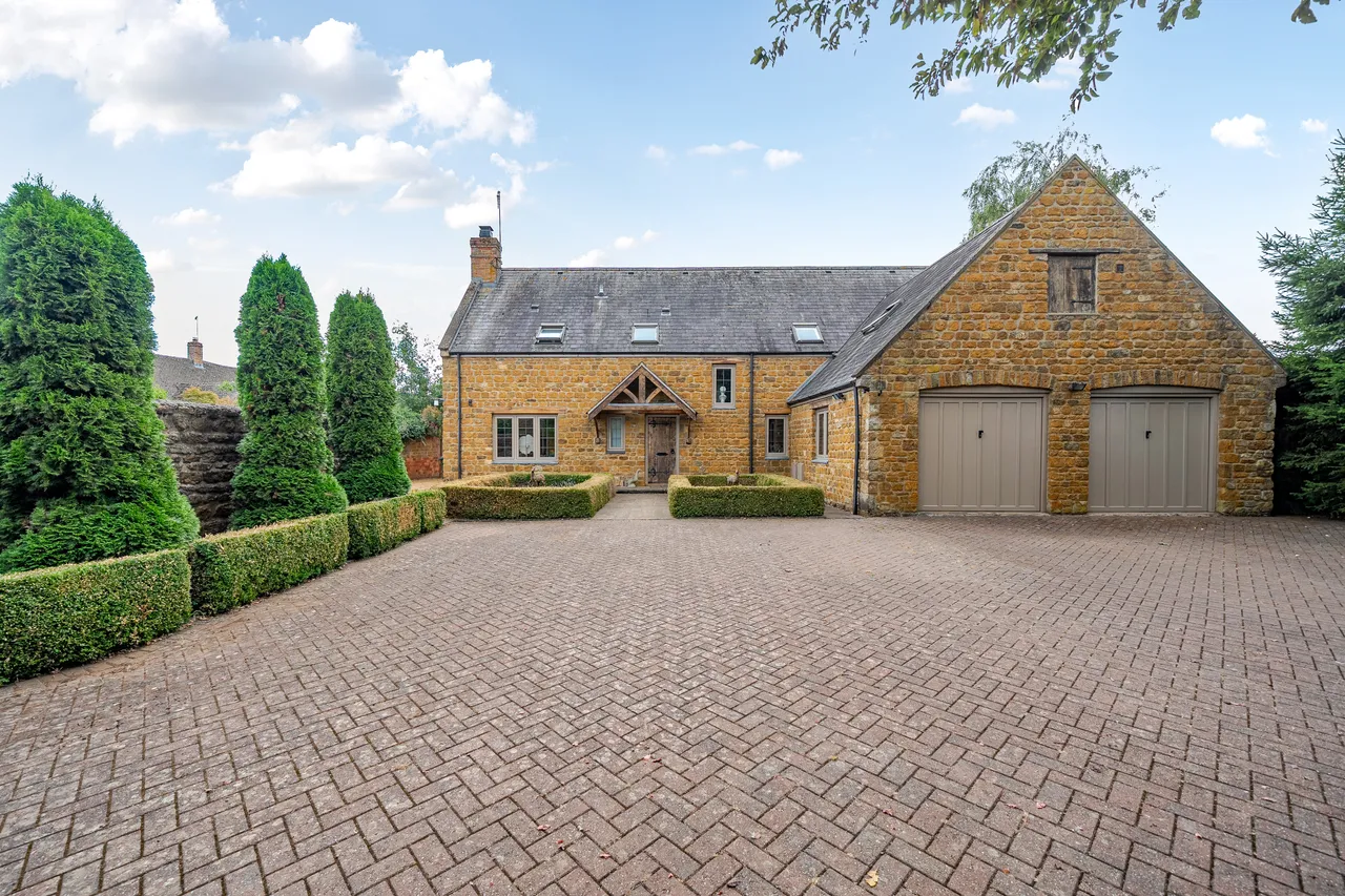 5 bed house for sale — Church Street, Bloxham, OX15