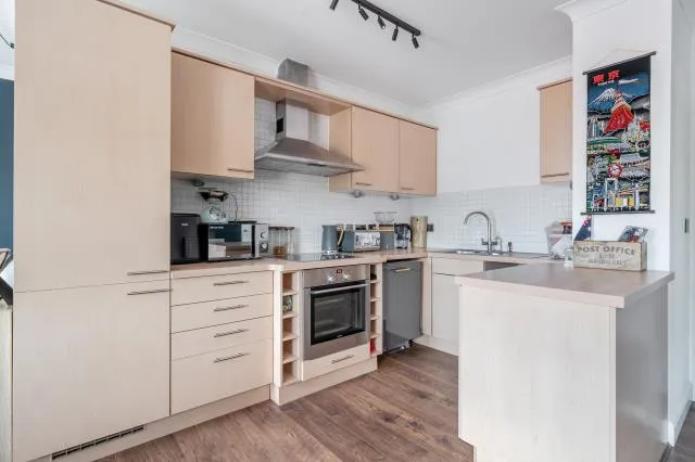 London Road, Camberley, GU15, photo 9