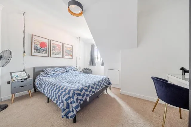 London Road, Camberley, GU15, photo 11