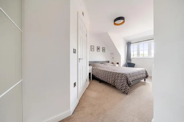 London Road, Camberley, GU15, photo 12