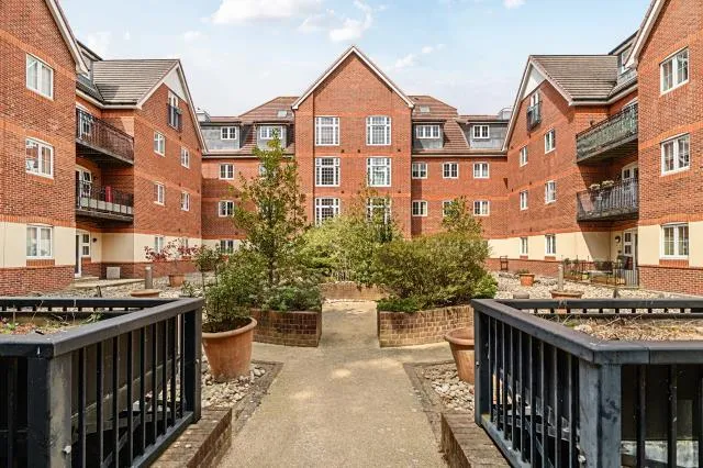 London Road, Camberley, GU15, photo 20