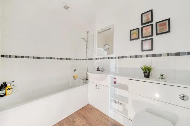 London Road, Camberley, GU15, photo 17