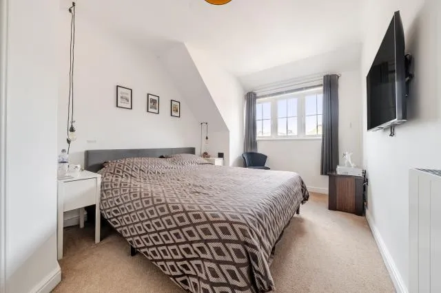 London Road, Camberley, GU15, photo 13