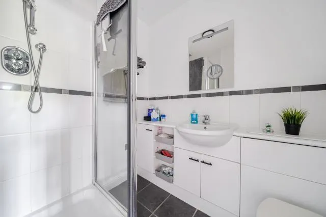 London Road, Camberley, GU15, photo 18
