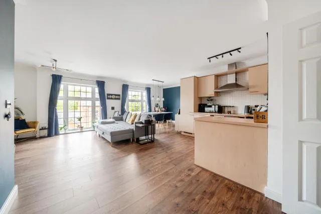 London Road, Camberley, GU15, photo 8