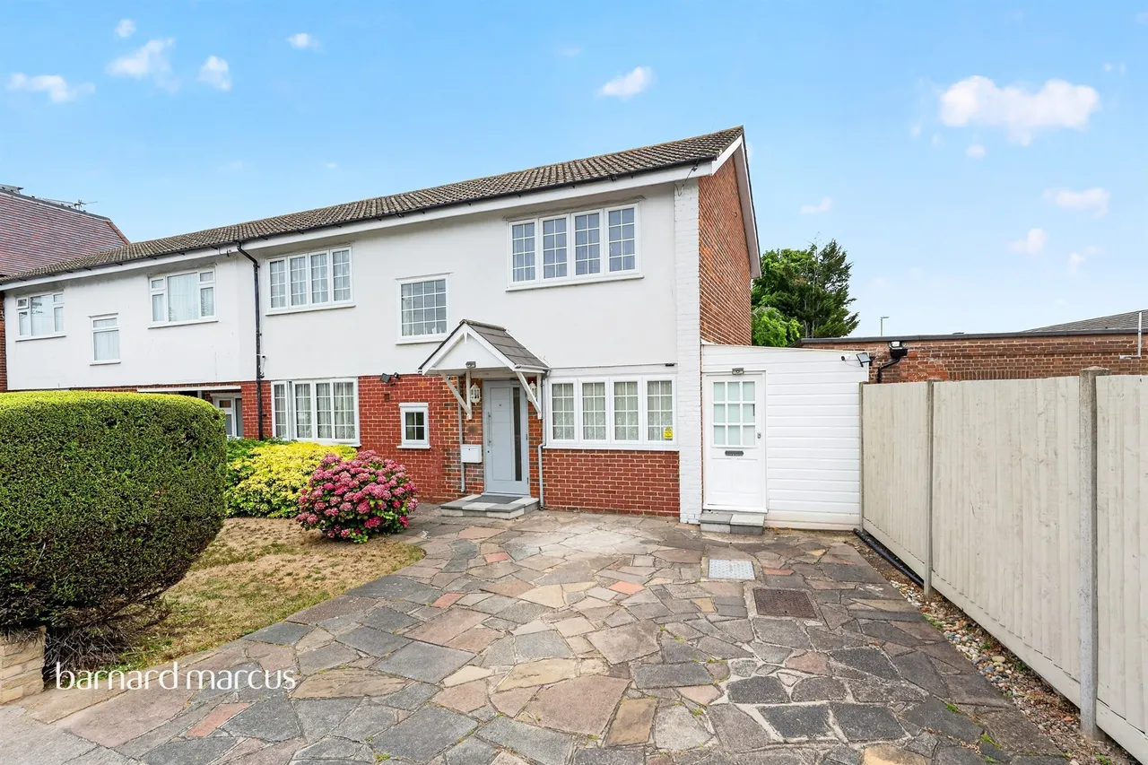 4 bed house for sale — Motspur Park, New Malden