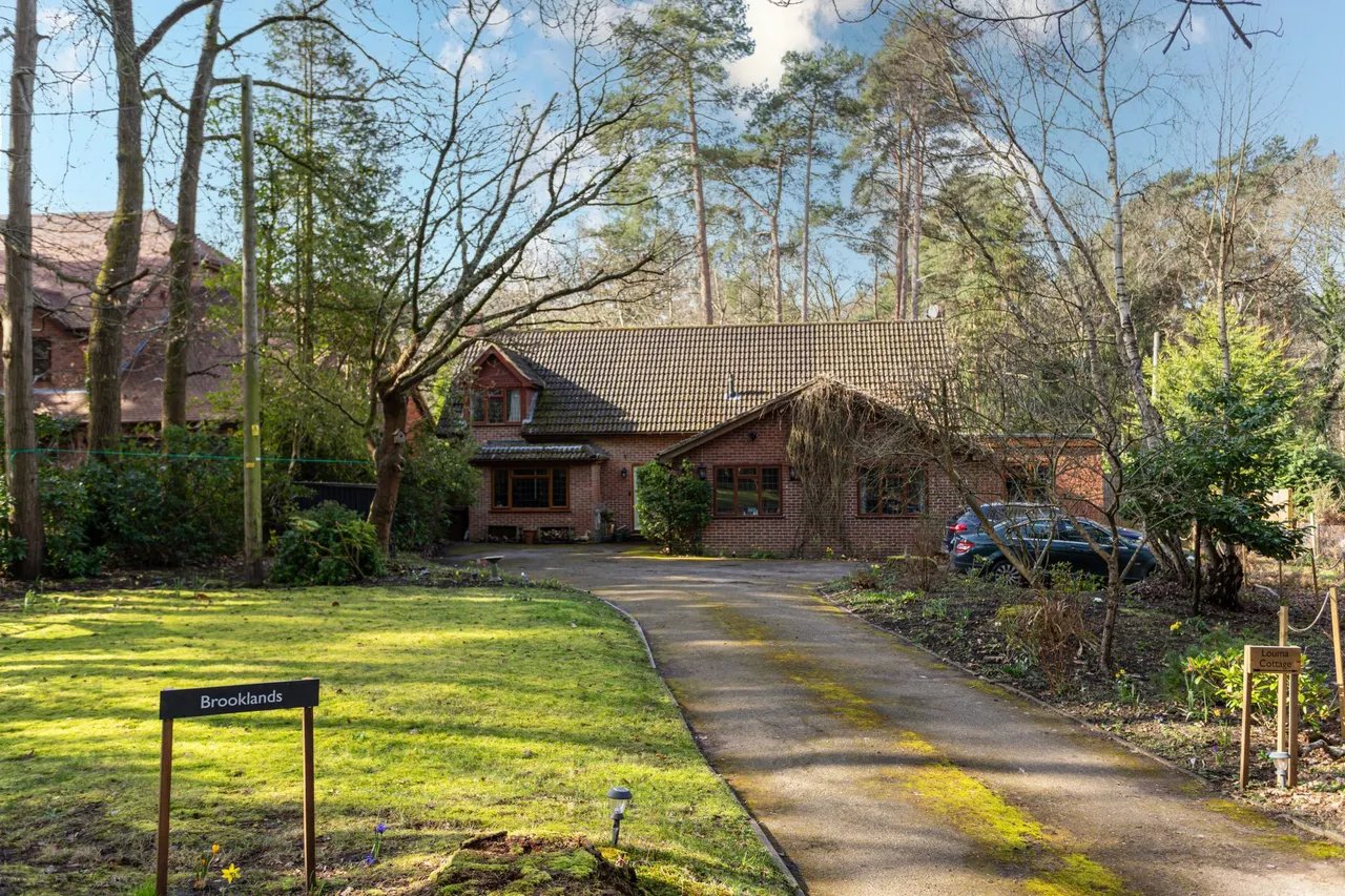 5 bed house for sale — Brooklands Hollybush Ride, Finchampstead, Wokingham, RG40 3QR