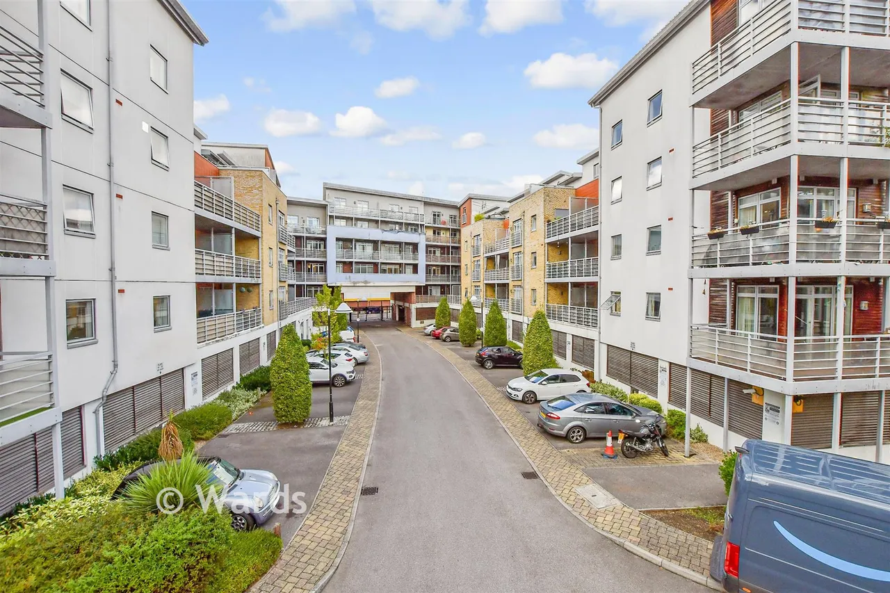 2 bed flat for sale, Kingfisher Meadow, Maidstone, ME16