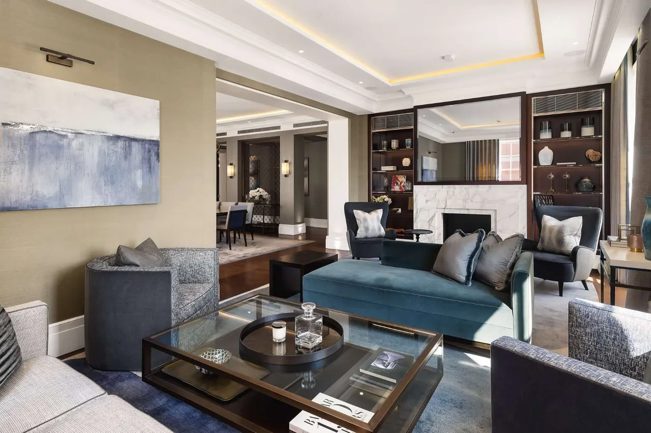 4 bed flat to rent, Carlos Place, London, W1K