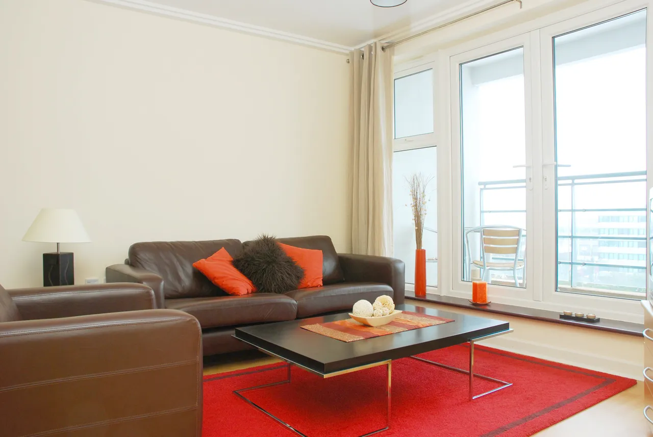2 bed flat to rent, Woking, GU22