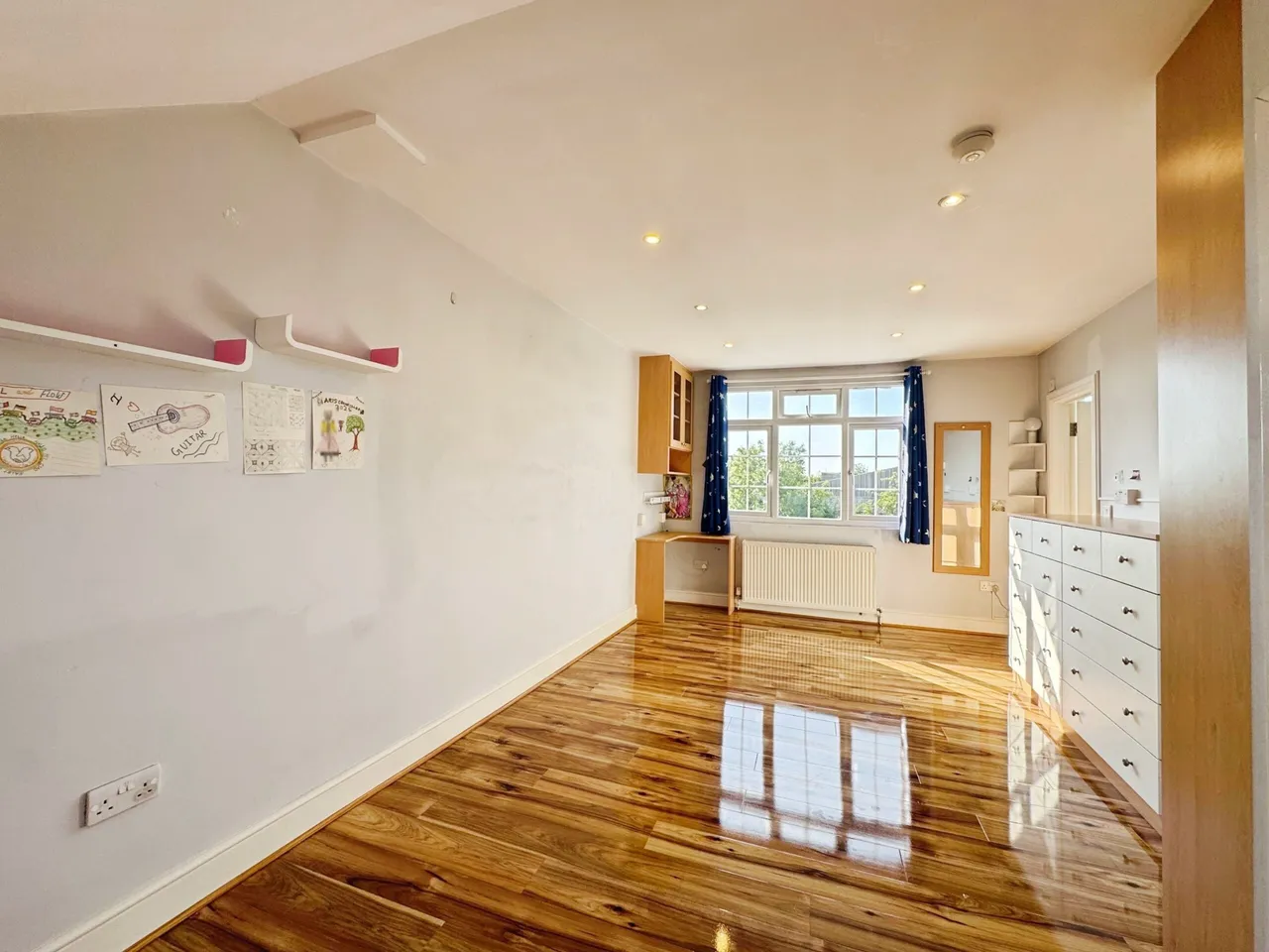 Camrose Avenue, Edgware, HA8, photo 4