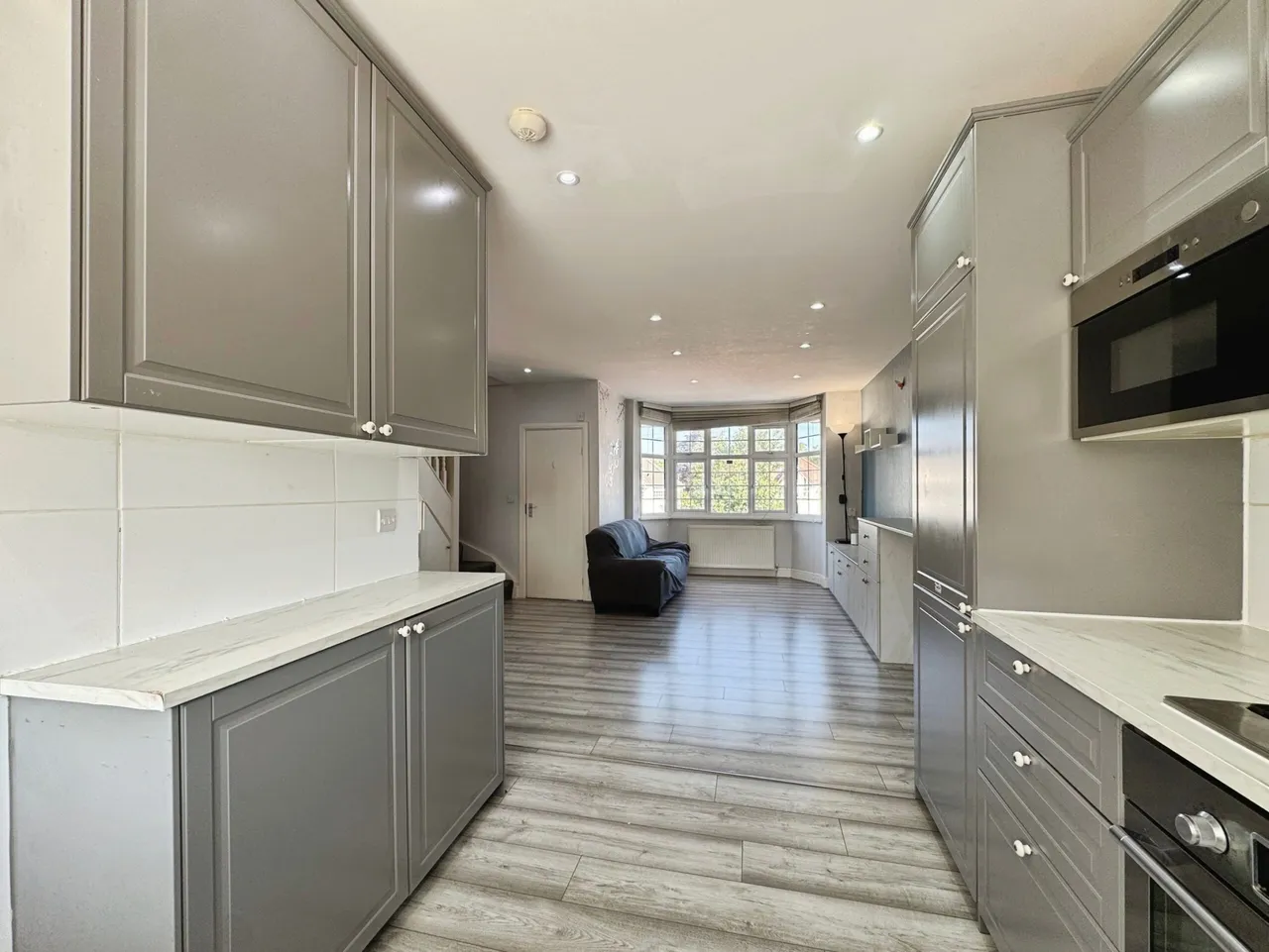 Camrose Avenue, Edgware, HA8, photo 8