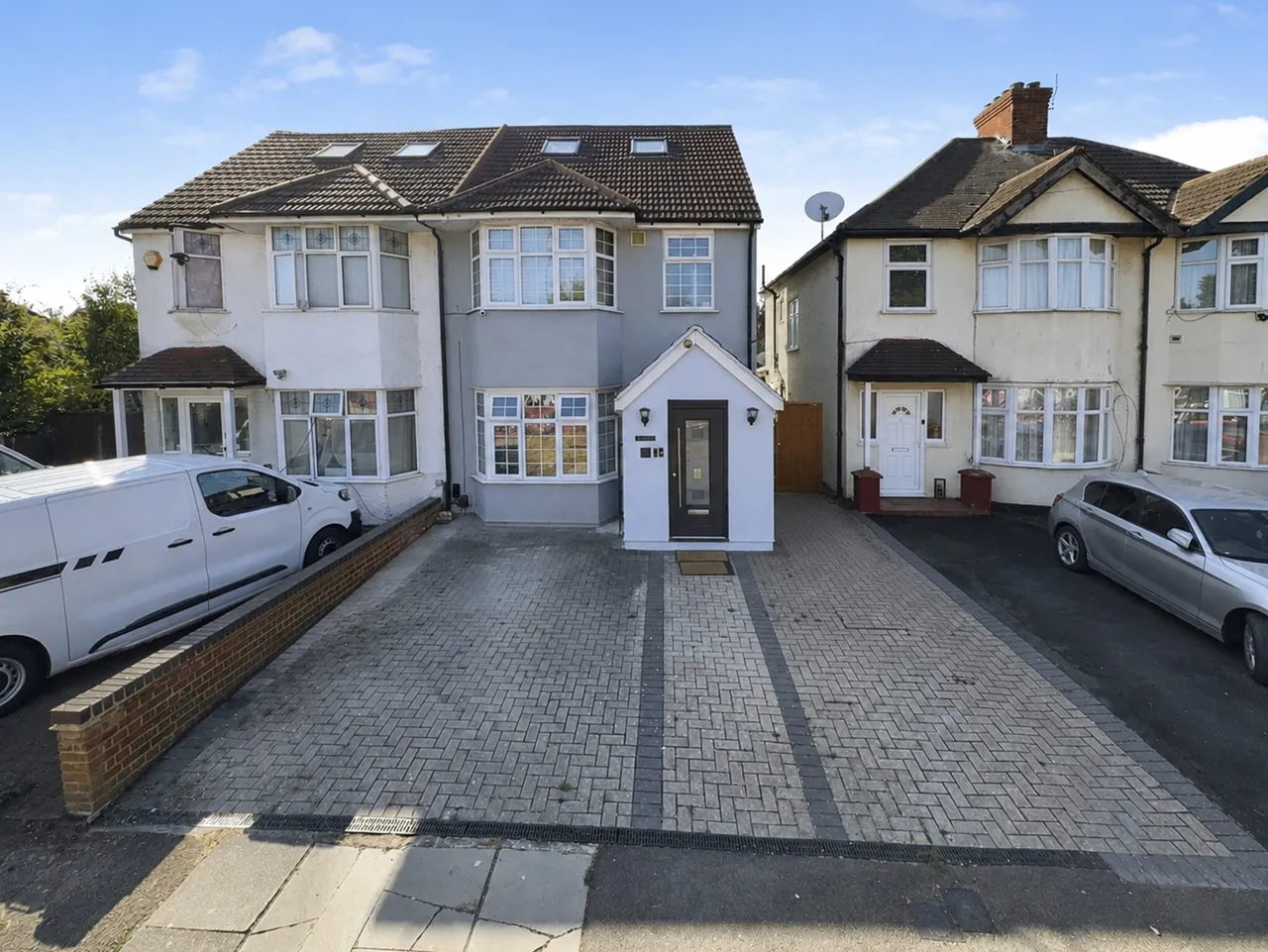 2 bed property for sale, Camrose Avenue, Edgware, HA8