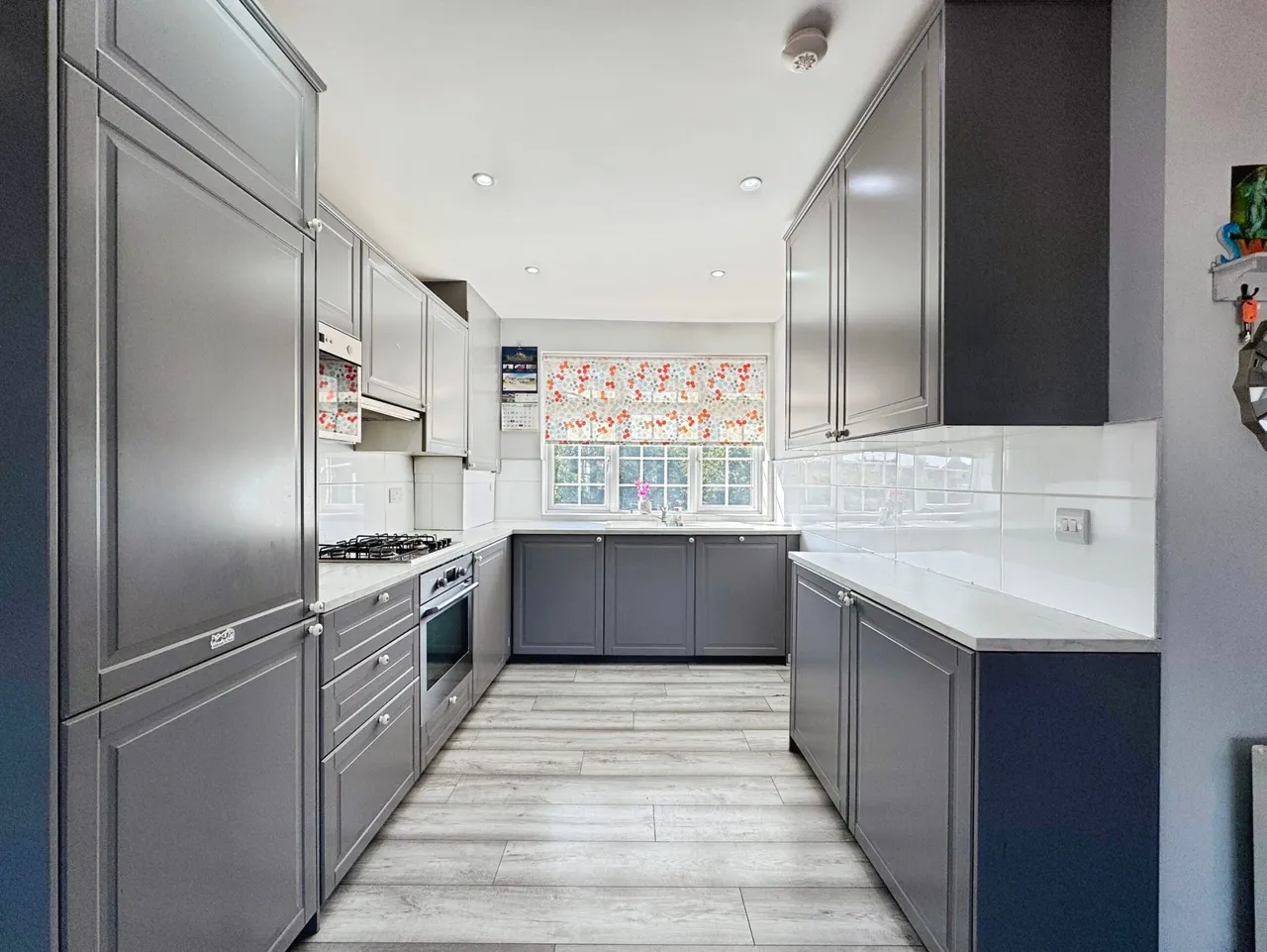 Camrose Avenue, Edgware, HA8, photo 3
