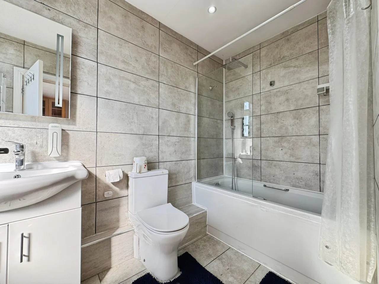 Camrose Avenue, Edgware, HA8, photo 5
