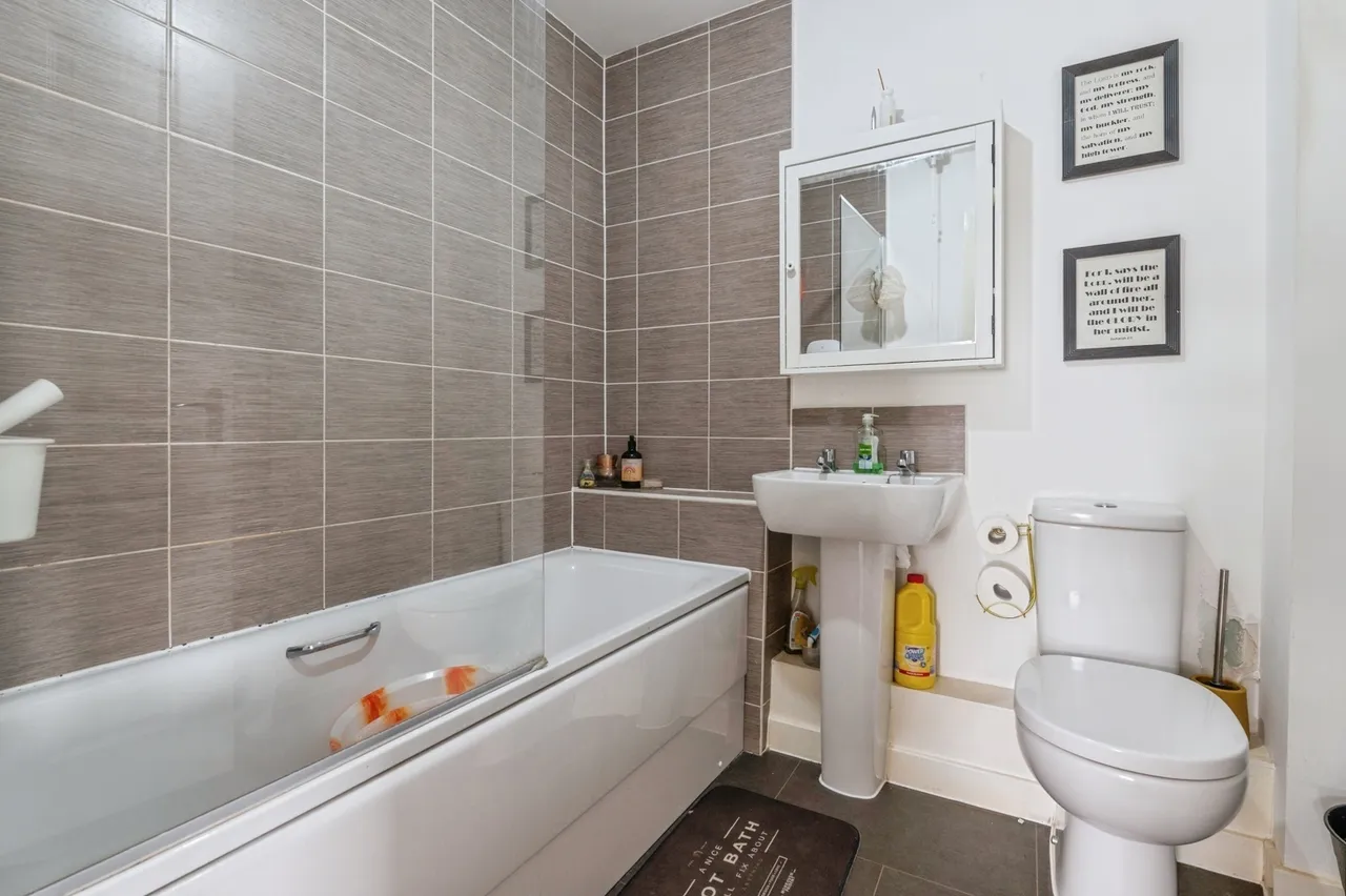 Malthouse Drive, Grays, Essex, RM17, photo 11