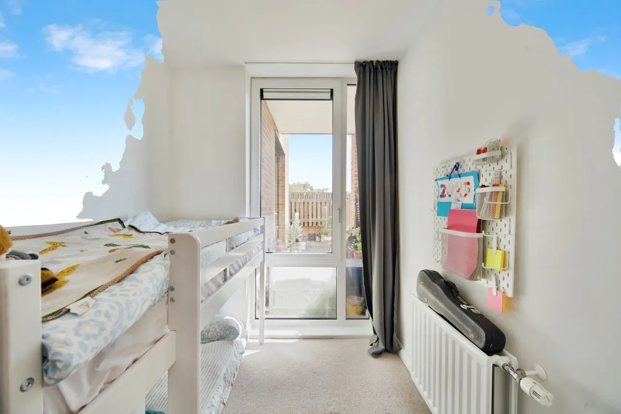 High Road, London, N12, photo 10