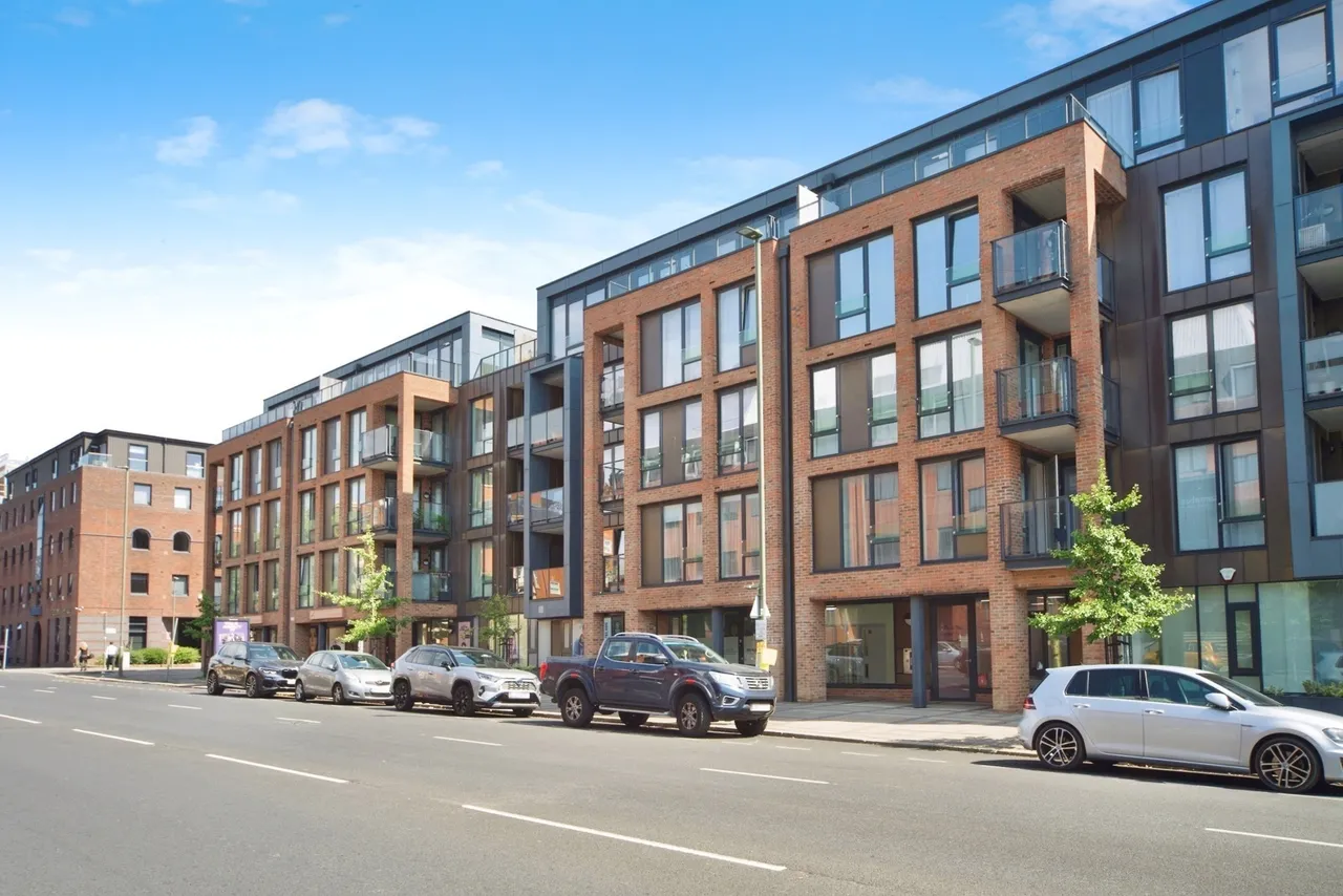 High Road, London, N12, photo 2
