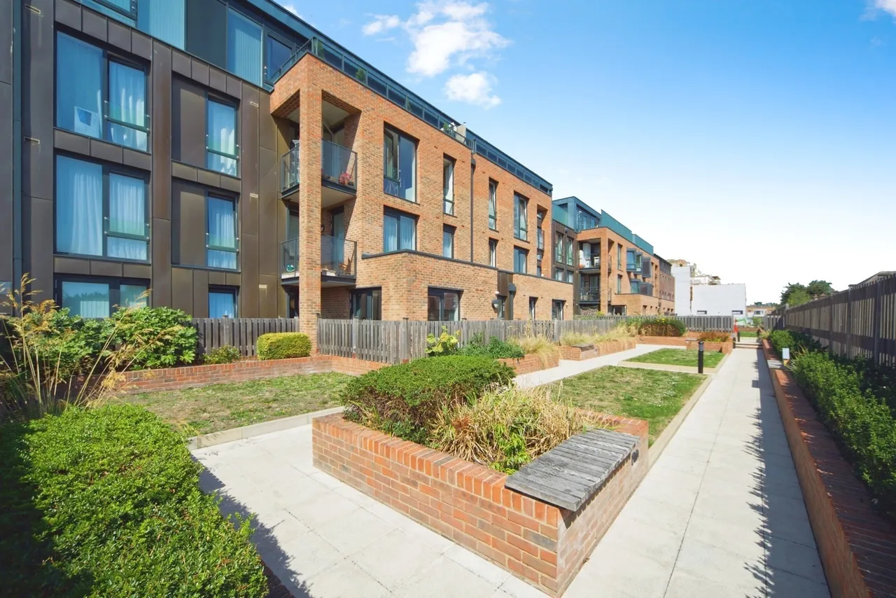1 bed flat for sale — High Road, London, N12