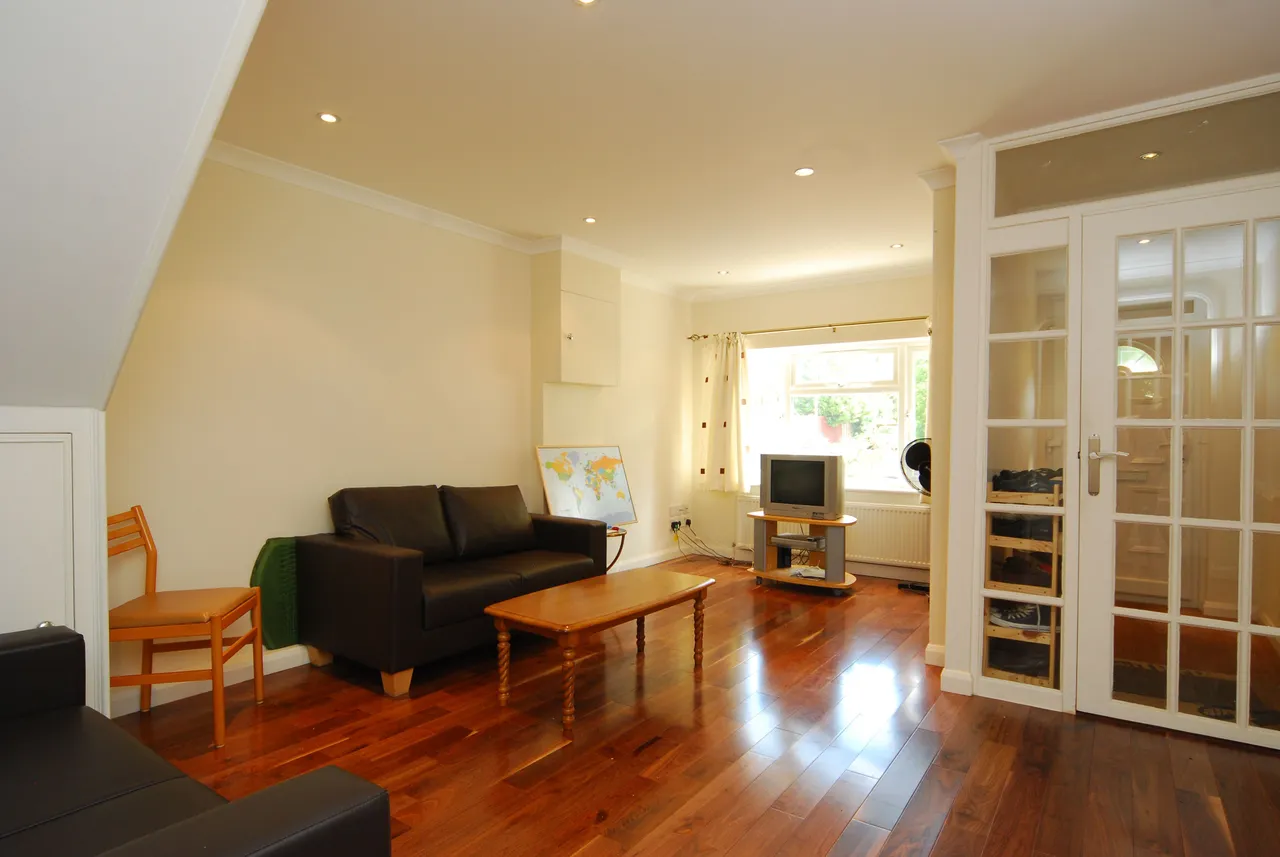 11 Rowan Close, London, photo 2