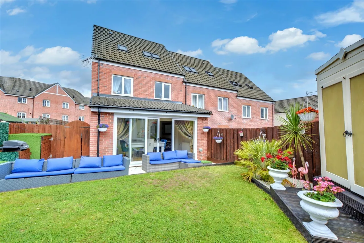 4 bed house for sale, Pella Grove, Annesley, NG15