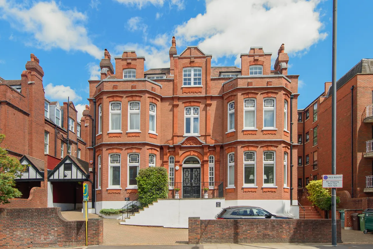 Flat 2, 260 Finchley Road, London, photo 4