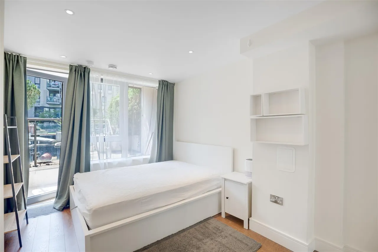 Turner Street, Canning Town, E16, photo 6