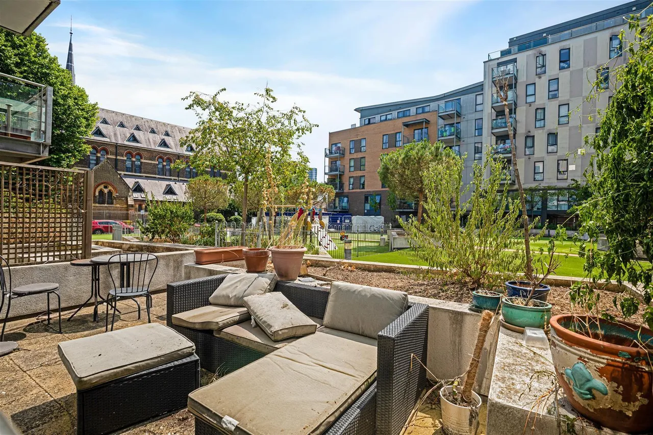 Turner Street, Canning Town, E16, photo 8