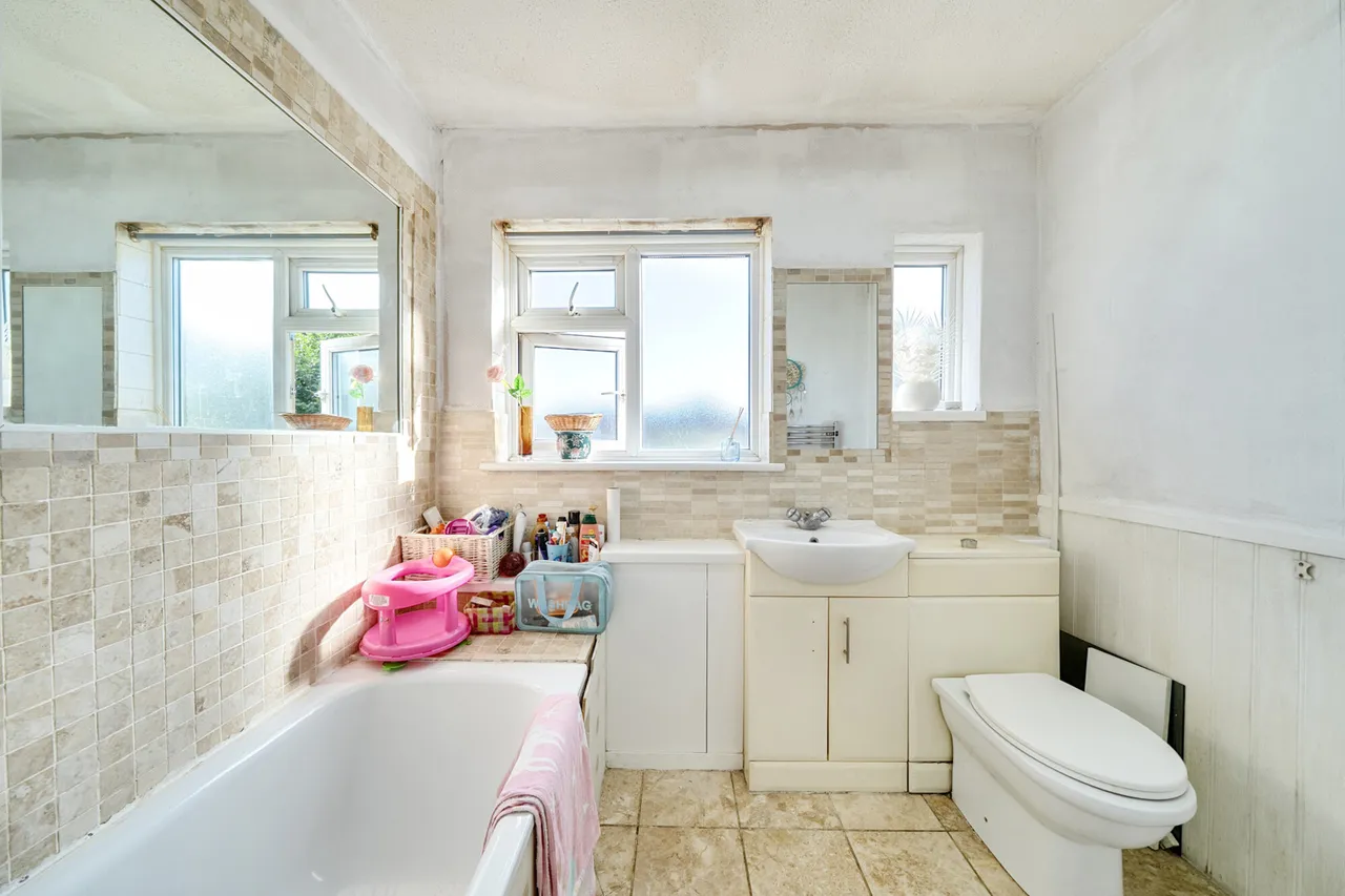 Victoria Road, Ruislip, HA4, photo 9