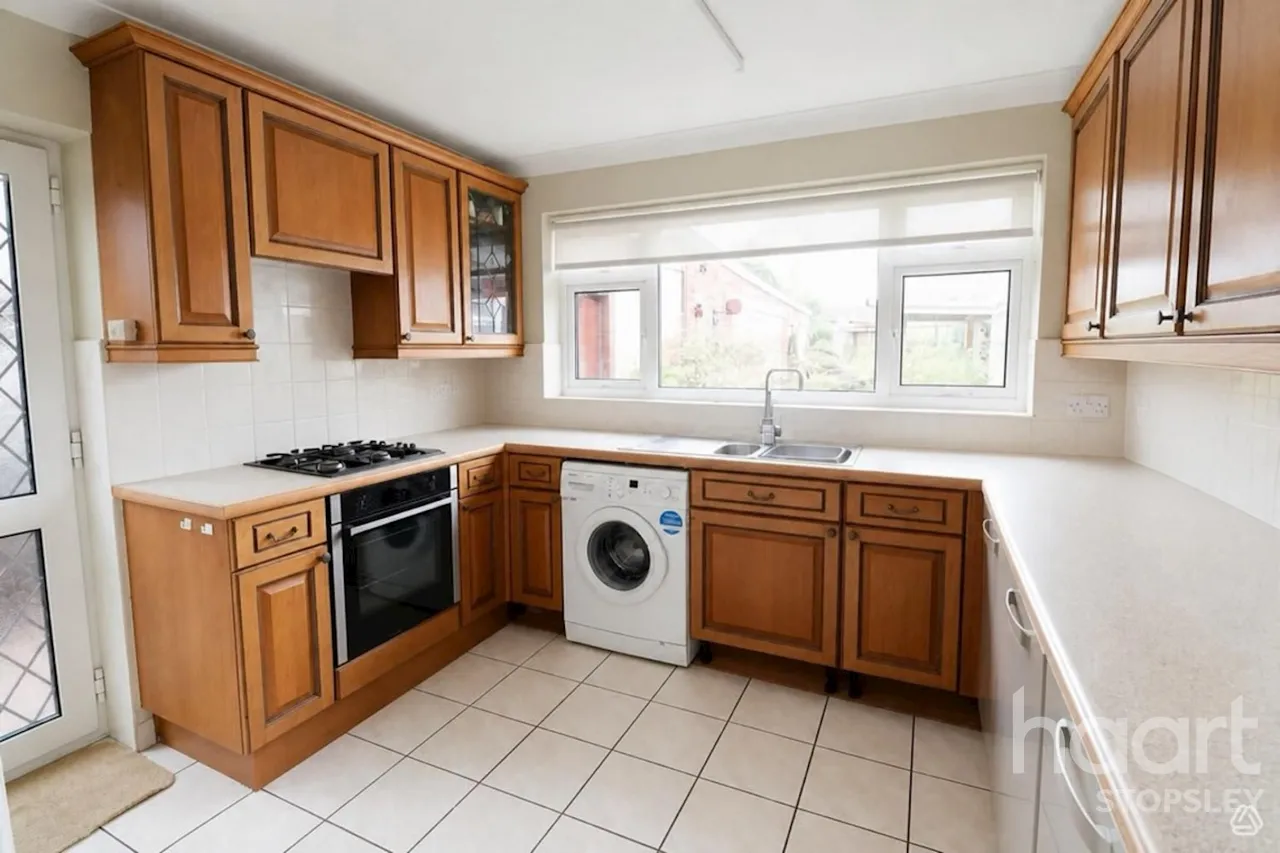 Forrest Crescent, Luton, LU2, photo 5