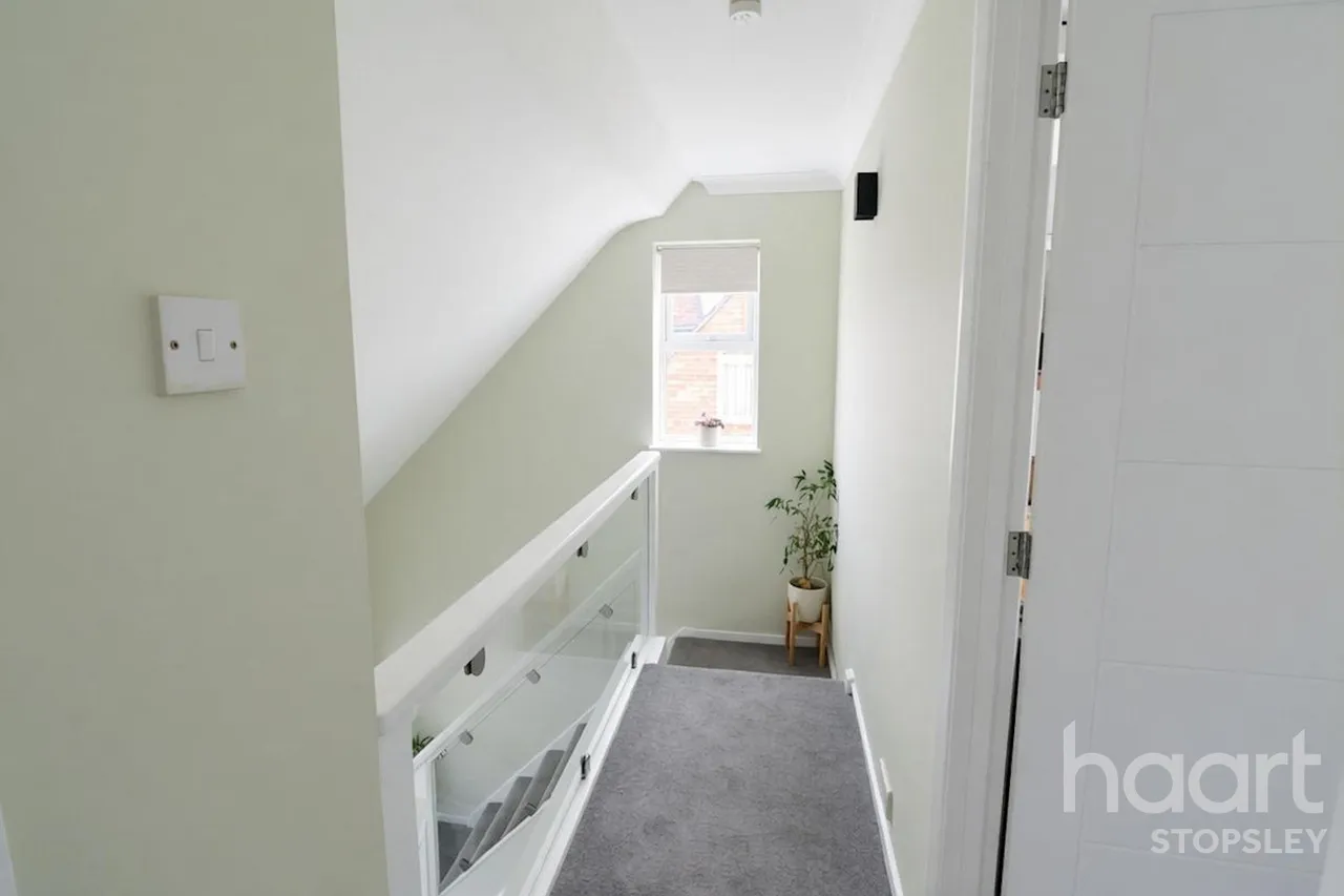 Forrest Crescent, Luton, LU2, photo 21