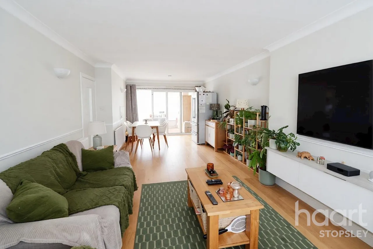 Forrest Crescent, Luton, LU2, photo 13